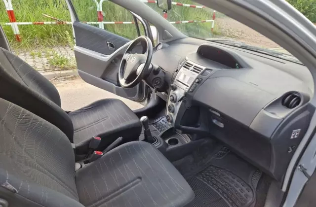 TOYOTA Yaris 1.3 VVT-i Sol