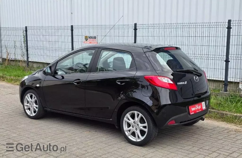 MAZDA 2 