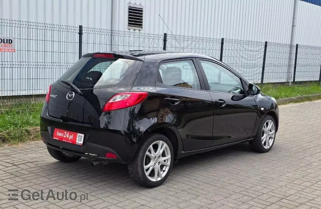 MAZDA 2 
