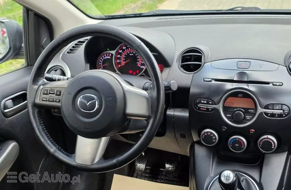 MAZDA 2 