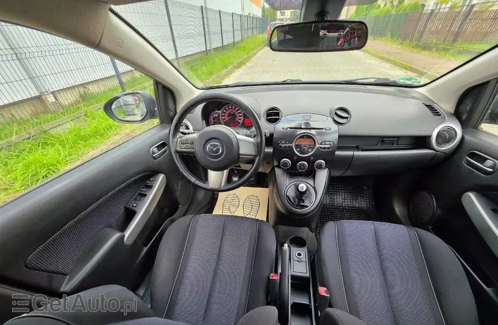 MAZDA 2 