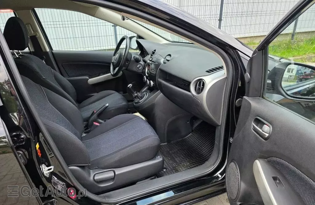 MAZDA 2 