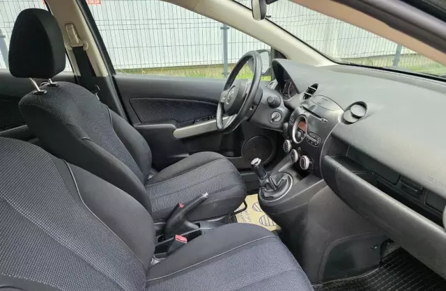 MAZDA 2 