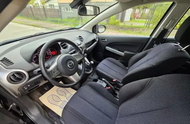 MAZDA 2 