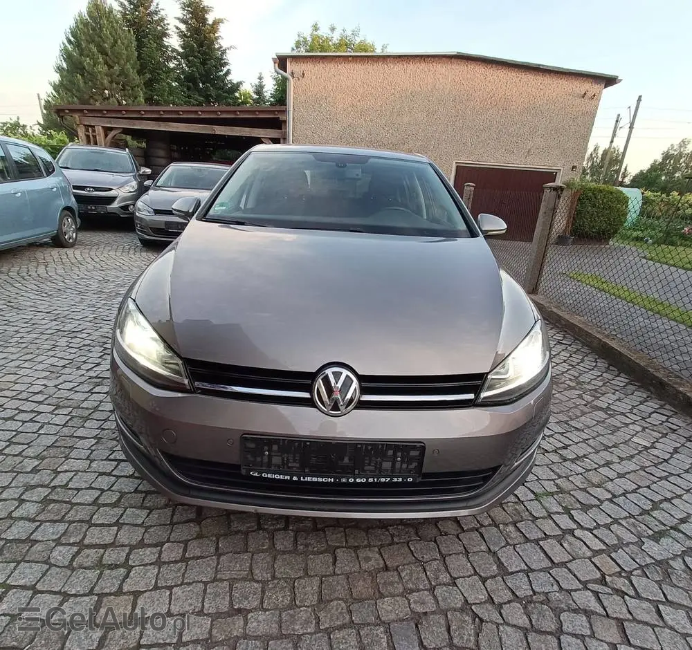 VOLKSWAGEN Golf 1.4 TSI BlueMotion Technology Cup