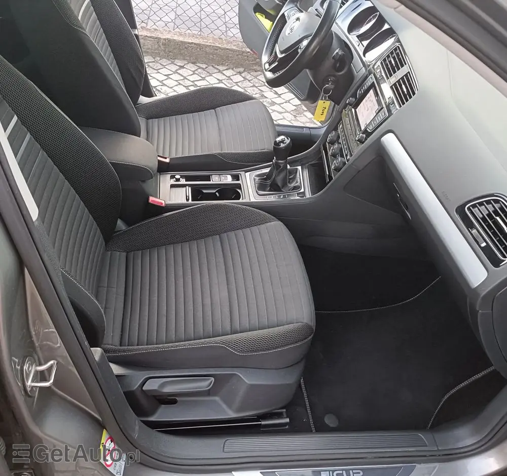 VOLKSWAGEN Golf 1.4 TSI BlueMotion Technology Cup