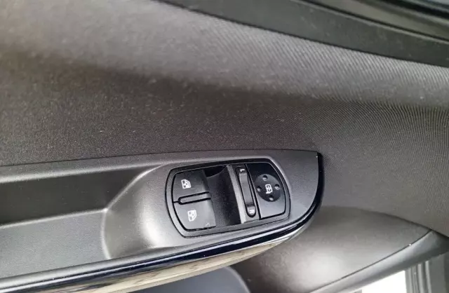 OPEL Corsa 1.4 (90 KM)