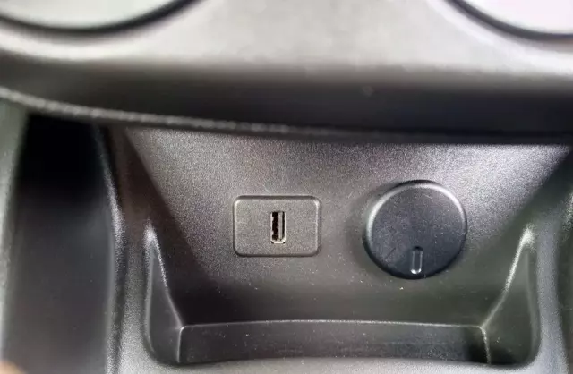 OPEL Corsa 1.4 (90 KM)