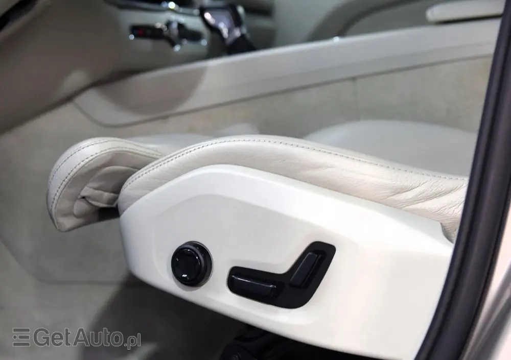 VOLVO XC 60 D4 AWD Inscription