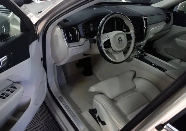 VOLVO XC 60 D4 AWD Inscription