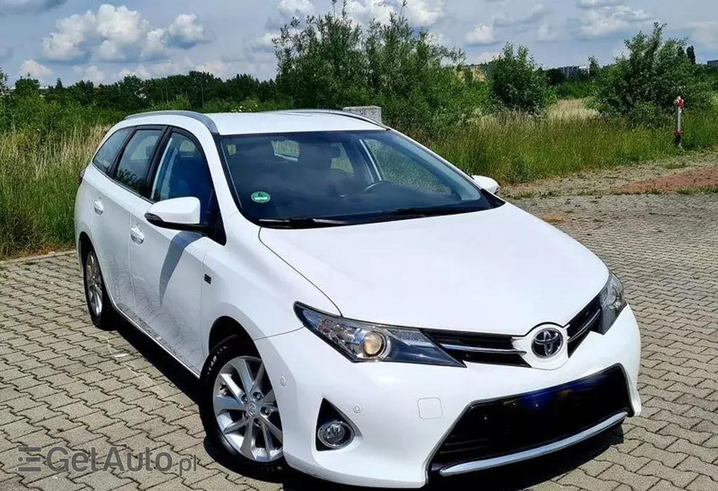 TOYOTA Auris 