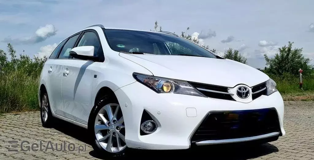 TOYOTA Auris 