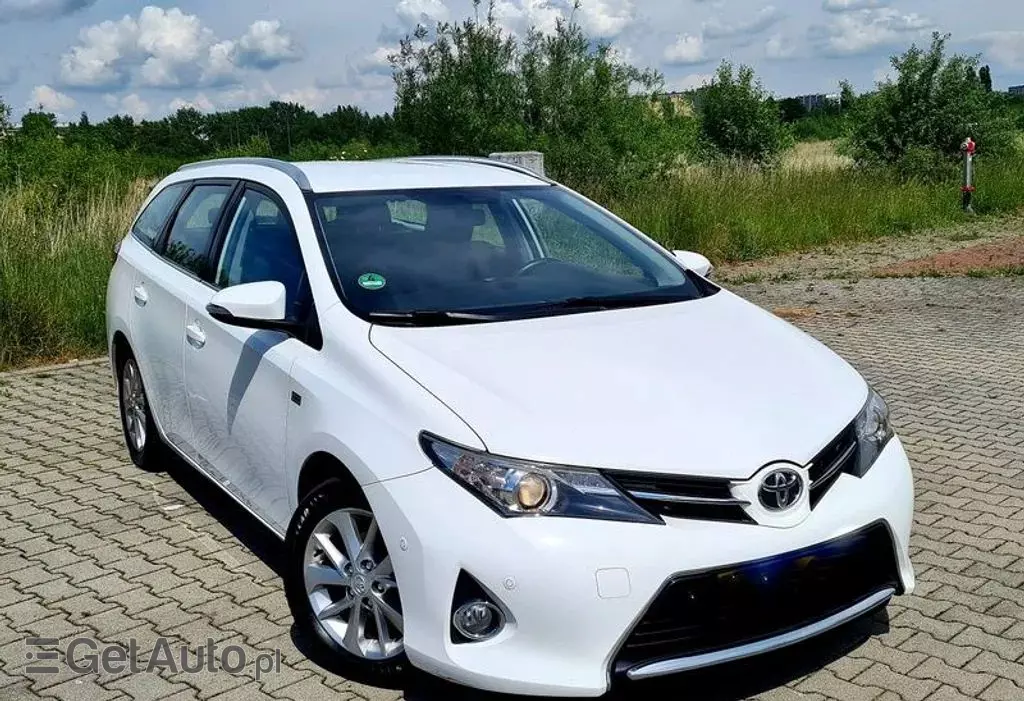 TOYOTA Auris 