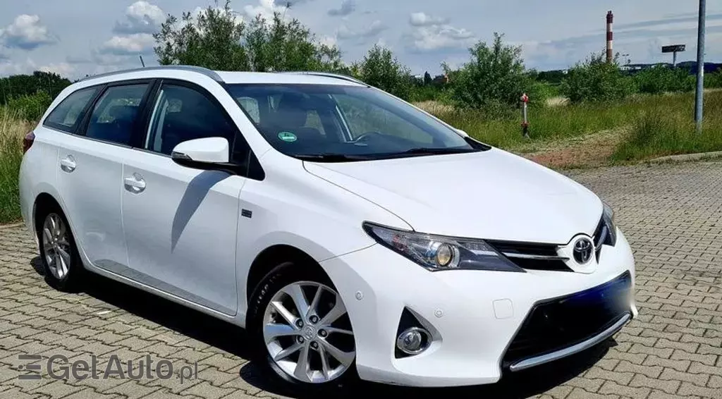 TOYOTA Auris 