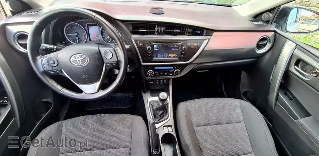 TOYOTA Auris 