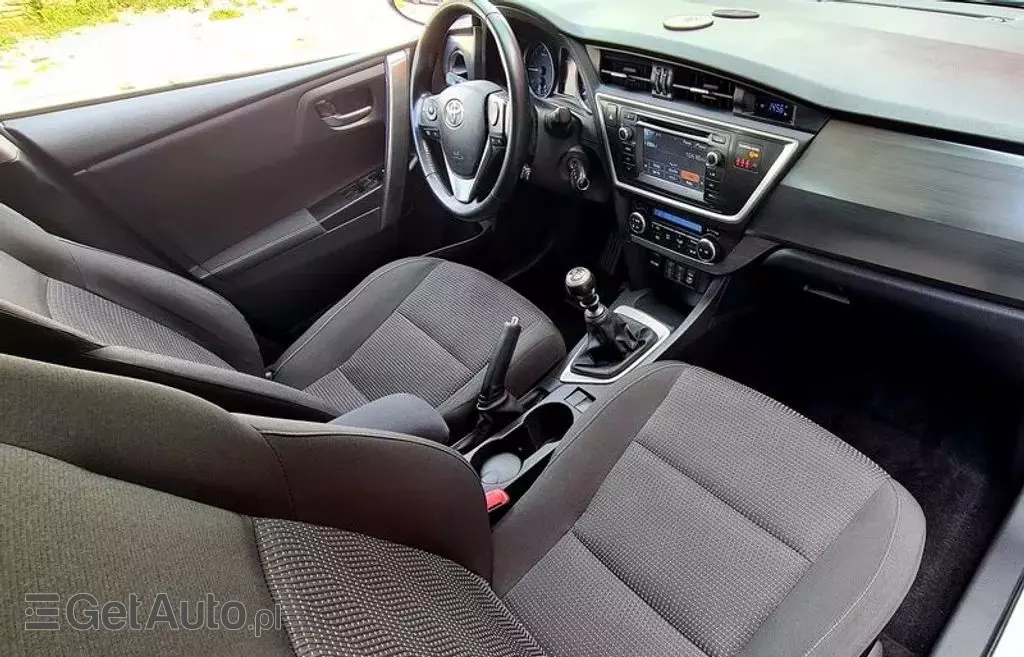 TOYOTA Auris 