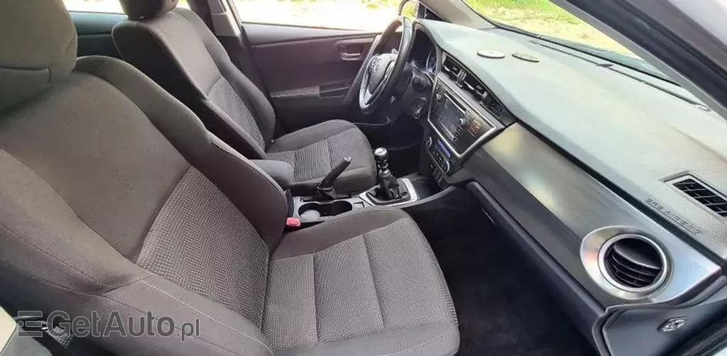 TOYOTA Auris 