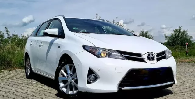 TOYOTA Auris 