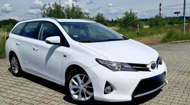 TOYOTA Auris 