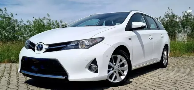 TOYOTA Auris 