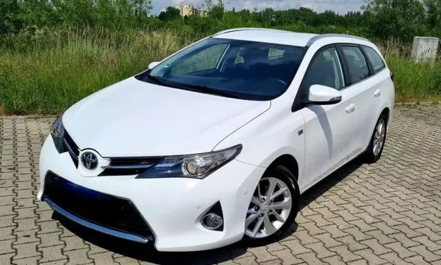 TOYOTA Auris 