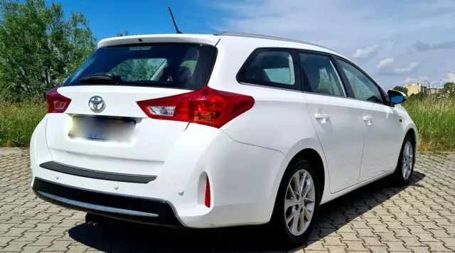 TOYOTA Auris 