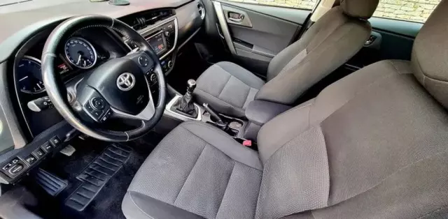 TOYOTA Auris 
