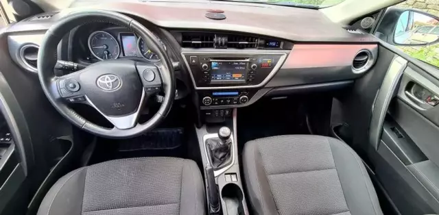 TOYOTA Auris 