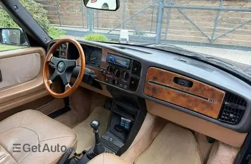 SAAB 900 