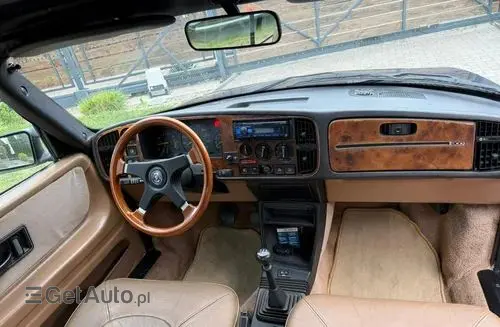 SAAB 900 