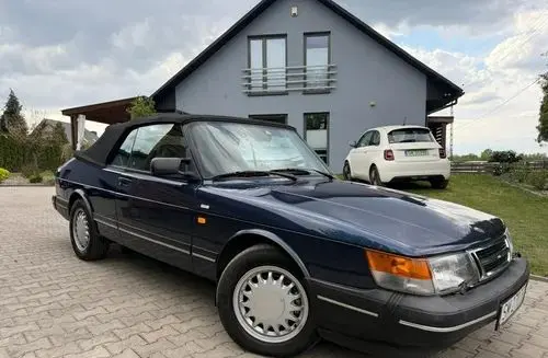 SAAB 900 