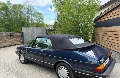 SAAB 900 
