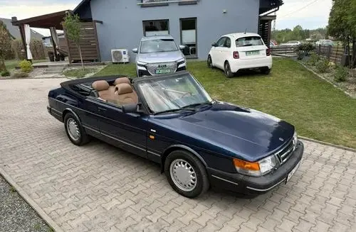 SAAB 900 