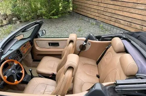 SAAB 900 