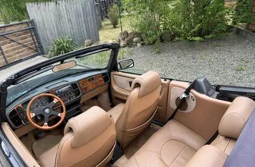 SAAB 900 