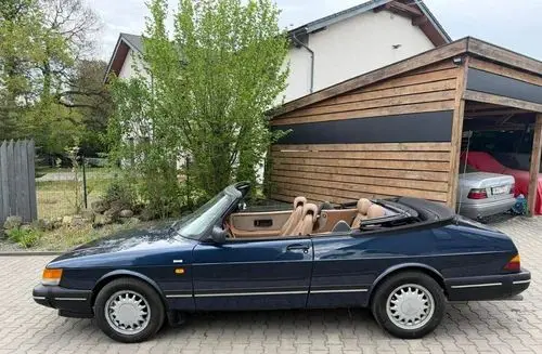 SAAB 900 