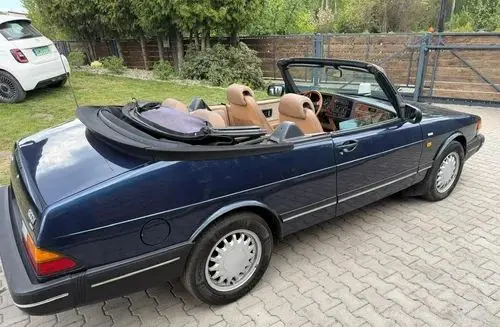 SAAB 900 