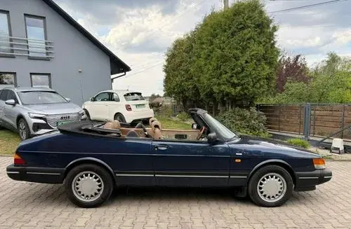SAAB 900 
