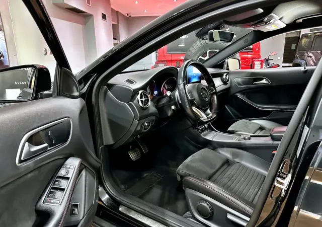 MERCEDES-BENZ GLA 220 4-Matic AMG Line