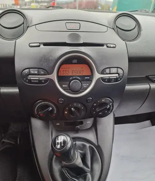MAZDA 2 