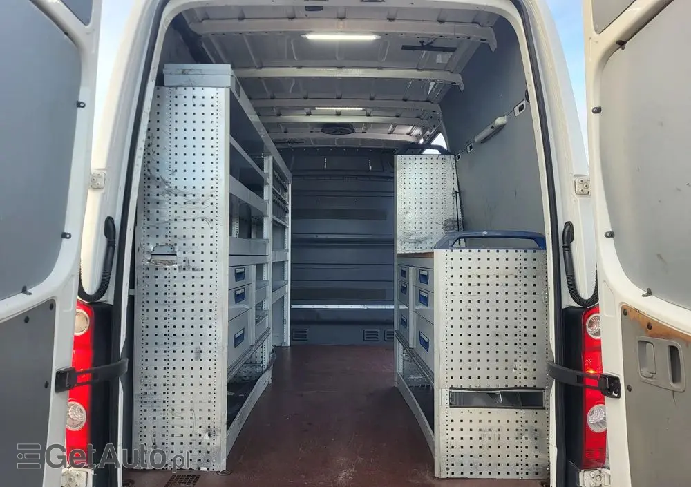 VOLKSWAGEN Crafter blaszak z zabudową warsztatową sortimo klima super stan 