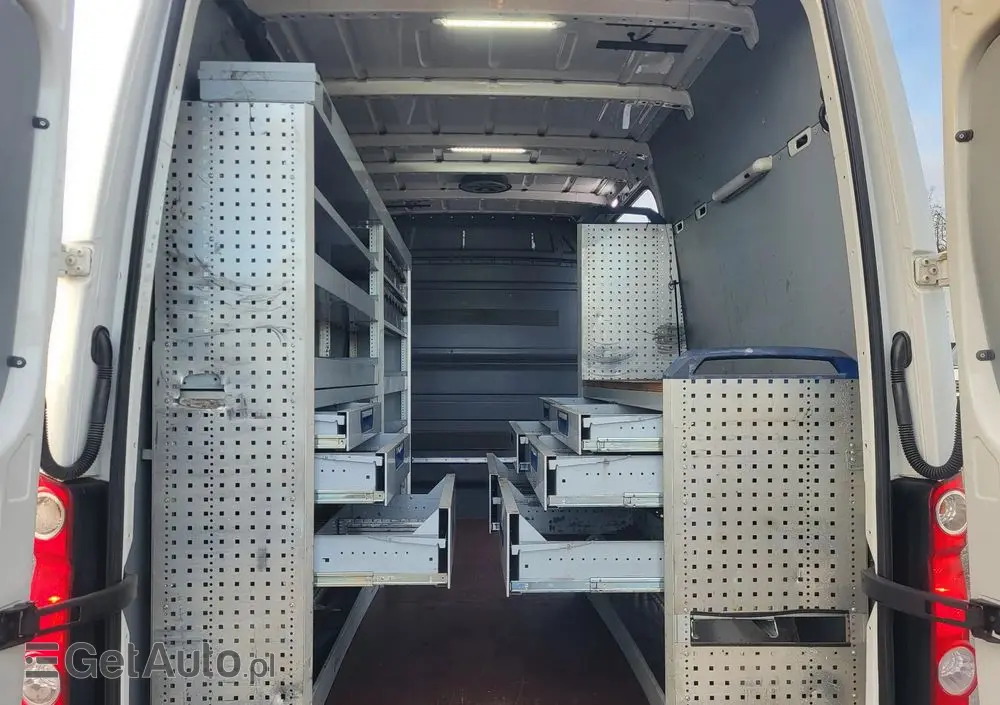 VOLKSWAGEN Crafter blaszak z zabudową warsztatową sortimo klima super stan 