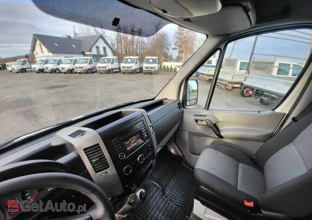 VOLKSWAGEN Crafter blaszak z zabudową warsztatową sortimo klima super stan 