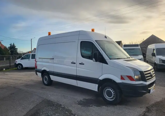 VOLKSWAGEN Crafter blaszak z zabudową warsztatową sortimo klima super stan 