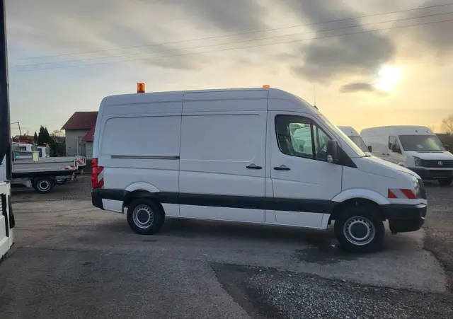 VOLKSWAGEN Crafter blaszak z zabudową warsztatową sortimo klima super stan 