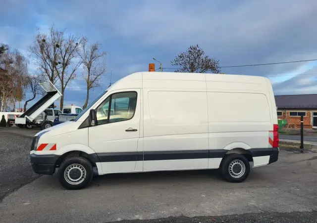 VOLKSWAGEN Crafter blaszak z zabudową warsztatową sortimo klima super stan 