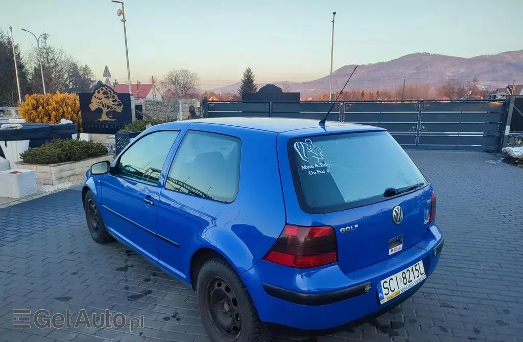 VOLKSWAGEN Golf 