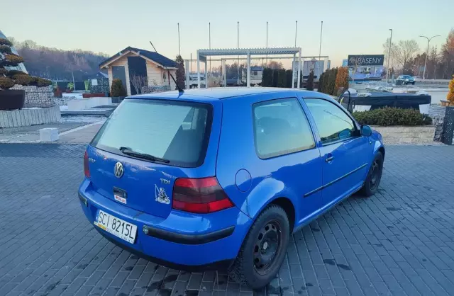 VOLKSWAGEN Golf 