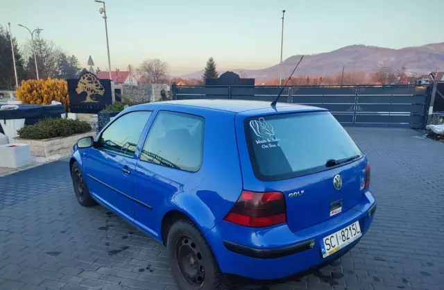 VOLKSWAGEN Golf 