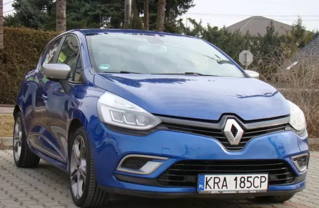 RENAULT Clio 